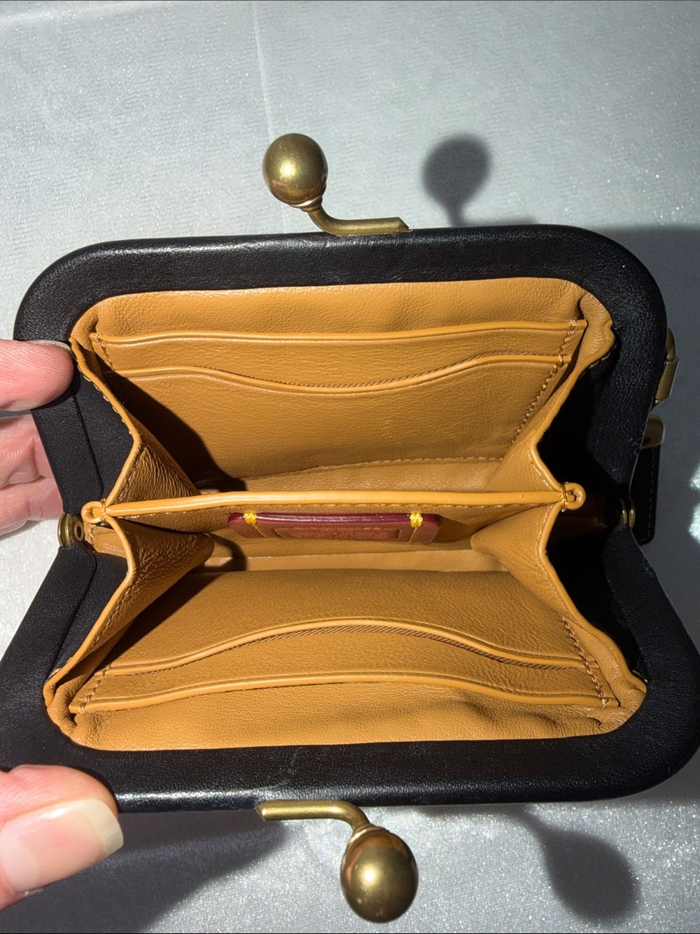 Vintage Coach Leather Kiss-Lock Wallet / Coin Purse - Picture 5 of 9